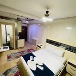 Taksim Premium Aparts Hotel 2*